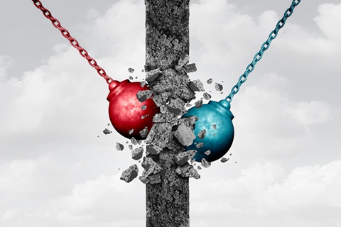 跟不上節(jié)奏的出口電商，或?qū)⒈惶蕴? /></span></div>
<p><strong>▌中小出口企業(yè)面臨新生態(tài)的四個屬性</strong></p>
<p>也許在電商崛起的過程中，不少企業(yè)會覺得只要在電商平臺上開店，就跟上了時代的潮流，就會迎接紅利。</p>
<p>然而，黃輝認(rèn)為，其實這幾年中國制造的一些中小企業(yè)在電商領(lǐng)域的日子并沒有想象中過的那么美好，因為這些企業(yè)需要面臨的是一個真正商業(yè)模式和業(yè)務(wù)模式上的轉(zhuǎn)型，這是讓中小出口企業(yè)們比較糾結(jié)痛苦的。</p>
<p>在他看來，在出口電商的催化作用下，整個出口中小企業(yè)的業(yè)務(wù)模式正面臨四個升級。</p>
<p><strong>第一、輕定制</strong></p>
<p>因為全球電子商務(wù)化正激發(fā)消費(fèi)者對個性化需求滿足的一種欲望。所以全球傳統(tǒng)的外貿(mào)訂單也正慢慢地碎片化、小訂單化和柔性化。</p>
<p>因此，在過去外貿(mào)企業(yè)做的是大批量定制化產(chǎn)品，一個訂單出去就一兩個柜，現(xiàn)在卻是兩千、三千或者一萬美金的訂單。在這個情況下，出口企業(yè)開始從定制化的模式變成輕定制的模式。</p>
<p><strong>第二、新品牌</strong></p>
<p>由于買家的購買越來越碎片化，所以消費(fèi)者會更愿意接受一些相匹配，這是互聯(lián)網(wǎng)的特色。而互聯(lián)網(wǎng)的輕品牌跟傳統(tǒng)的品牌是不一樣的。傳統(tǒng)品牌要到處做&ldquo;硬廣&rdquo;(在報紙等專門宣傳產(chǎn)品的純廣告)。與其想對應(yīng)，像&ldquo;淘品牌&rdquo;這種互聯(lián)網(wǎng)發(fā)展起來輕品牌更多是文化的溝通、人格的魅力以及一些專業(yè)的交流。</p>
<p><strong>第三、S2B模式崛起</strong></p>
<p>在輕品牌這種更多文化因素的品牌形態(tài)出現(xiàn)后，就會產(chǎn)生一個社會分工現(xiàn)象，S2B模式就崛起了。S2B的全稱是Supplychain platform To  Business，S指大的供應(yīng)鏈平臺，會大幅度提升供應(yīng)端效率。B是生長在供應(yīng)平臺上的物種，可能是一位網(wǎng)紅，也可能是一位設(shè)計師。這意味著會有很多綜合性供應(yīng)品牌出現(xiàn)。</p>
<p>這種形態(tài)的出現(xiàn)主要是因為中國出口經(jīng)濟(jì)有個產(chǎn)業(yè)帶現(xiàn)象。即當(dāng)一個地區(qū)，比如假發(fā)為重點(diǎn)產(chǎn)業(yè)的許昌，在出現(xiàn)一個智能化供應(yīng)平臺以后很多業(yè)態(tài)會蓬勃發(fā)展，以此來更快速以及更廣泛地滿足買家個性化、柔性化定制需求。</p>
<p><strong>第四、未來C2B模式的流行</strong></p>
<p>在未來，出口電商某些行業(yè)將會演變出C2B的模式。C2B模式，全稱為Consumer to  Business，即消費(fèi)者到企業(yè)的定制模式。這種C2B業(yè)務(wù)場景在國內(nèi)會更多，在跨境電商上也可能出現(xiàn)一小部分業(yè)態(tài)的C2B。而針對那些非常專業(yè)的一些特殊需求的C2B模式，比如通過大數(shù)據(jù)模式給不同群體定制的服裝、生活用品等，可能會通過S2B的方式過渡一段時間才會演變成C2B模式。</p>
<p><strong>▌出口電商的點(diǎn)、面、線、體</strong></p>
<p>那么，在新生態(tài)形成的過程中，跨境電商的各部分是如何進(jìn)行分工協(xié)作，跟過去的模式會有何不同?了解這些，可能才能更好在生態(tài)中扮演好自己的角色。</p>
<p>對此，黃輝把出口電商的生態(tài)劃分為點(diǎn)、面、線、體等模塊。</p>
<p>1、點(diǎn)指的是各種專業(yè)的服務(wù)商。比如專業(yè)的物流服務(wù)商、海外倉、供應(yīng)鏈金融服務(wù)等，在這些專業(yè)點(diǎn)上面，企業(yè)主要提供的是專業(yè)的服務(wù)能力。相類比就好比中國的淘寶，本身是一個很大的生態(tài)電商體系，里面有淘女郎、拍攝公司、廣告公司，這些定制化服務(wù)的公司成為&ldquo;點(diǎn)&rdquo;。</p>
<p>2、線指的是平臺上的商家。即哪些可以把各個&ldquo;點(diǎn)&rdquo;(指服務(wù)商)整合起來的中小企業(yè)。這些商家會把自身獨(dú)特的一些競爭力，包括產(chǎn)品的設(shè)計能力，產(chǎn)品售后服務(wù)能力集約起來。</p>
<p>3、面指的是類似阿里這種電商平臺。電商平臺主要是把點(diǎn)和線結(jié)合起來，進(jìn)行大數(shù)據(jù)的服務(wù)。通過進(jìn)行算法的重構(gòu)可以把美國環(huán)節(jié)進(jìn)行重構(gòu)。</p>
<p>4、體指的是產(chǎn)業(yè)帶或者經(jīng)濟(jì)體。比如浙江慈溪很久前就開始做飲水機(jī)，在一開始只做內(nèi)銷和國際貿(mào)易，利潤很低。但這幾年這個行業(yè)升級卻非常快，從一個只做飲水機(jī)的地區(qū)，開始涉及飲水桶塑料模具開發(fā)和制造，然后在升級為全球比較大的凈化器整體產(chǎn)業(yè)帶技術(shù)。</p>
<p>&ldquo;今天如果一個海外買家到慈溪，只需要腦袋有個構(gòu)圖就可以，還真不需要一個圖紙。比如說明大概需要什么產(chǎn)品，要用到哪個國家，水質(zhì)要求怎么樣，審美觀怎么樣，氣候條件怎么樣，這里的企業(yè)可以保證不出一個星期就能給你一個比較滿意的產(chǎn)品。這就是一個產(chǎn)業(yè)帶的作用價值。&rdquo;黃輝如此說道。</p>
<p>黃輝表示，在整個跨境電商生態(tài)里面的分工和協(xié)同分配是非常有意思的。就好比做線頭的去做線頭，做插線開關(guān)的其做插線開關(guān)，做PC端的做PC端，點(diǎn)、線、面進(jìn)行整合，才能共同服務(wù)好海外的買家。</p>
<p>&ldquo;當(dāng)然，這里也會涉及政府所定立的規(guī)則，也有有相應(yīng)的市場規(guī)則建立一些信用體系和金融體系保障買賣雙方的交易安全。這就是出口電商點(diǎn)、線、面和經(jīng)濟(jì)體的邏輯理解。&rdquo;黃輝說道。</p>
<p><strong>▌&ldquo;面&rdquo;如何進(jìn)行演變?</strong></p>
<p>從點(diǎn)、線、面、體的分工看來，作為電商平臺的&ldquo;面&rdquo;在當(dāng)中的作用是不可替代的。作為&ldquo;面&rdquo;的阿里巴巴又是如何隨著跨境電商的迅速發(fā)展而進(jìn)行演變的呢?</p>
<p>黃輝指出，在跨境B2B電商模式下，中小企業(yè)需要實現(xiàn)的是貿(mào)易、產(chǎn)品、設(shè)計能力、制造能力以及團(tuán)隊的在線化。</p>
<p>而對于一個平臺而言，第一步最需要解決的是保證買賣雙方的交易撮合，讓平臺擁有商流。第二步就是實現(xiàn)互聯(lián)網(wǎng)產(chǎn)品化。黃輝指出，互聯(lián)網(wǎng)產(chǎn)品化對于阿里這類電商平臺來說，包括提供大數(shù)據(jù)能力以及提供互聯(lián)網(wǎng)的一站式服務(wù)。</p>
<p>&ldquo;在這個方面，阿里巴巴其實不是一家電子商務(wù)公司，而是電子商務(wù)的基礎(chǔ)建設(shè)者，是一家大數(shù)據(jù)公司。阿里希望通過各種各樣的大數(shù)據(jù)算法和賦能，通過云的技術(shù)服務(wù)，讓每個貿(mào)易環(huán)境里面的效率更加優(yōu)化，重構(gòu)其工作方式。&rdquo;黃輝說道。</p>
<p>因此，從國際B2B的角度來看，黃輝認(rèn)為第一個環(huán)節(jié)就是交易，即交易的撮合。其次是交易的安全和擔(dān)保。最后的環(huán)節(jié)就是交付。</p>
<p>而生意的交付涉及到物流、后端的通關(guān)、商檢、外匯、稅務(wù)等一系列服務(wù)，這個對很多中小企業(yè)要去實現(xiàn)一攬子服務(wù)和能力升級，是有難度的。因此，作為阿里這里平臺方必須要邀請合作第三方大晚上進(jìn)入平臺來，為中小企業(yè)進(jìn)行服務(wù)。</p>
<p>&ldquo;因此，整個阿里出口B2B邏輯上，阿里的要幫助客戶完成的是產(chǎn)品服務(wù)在線化。阿里本身聯(lián)合第三方服務(wù)商把自己的服務(wù)進(jìn)行產(chǎn)品互聯(lián)網(wǎng)化和在線化。而阿里在底層則會用大數(shù)據(jù)算法優(yōu)化各個環(huán)節(jié)效率，包括通關(guān)環(huán)節(jié)、交易環(huán)節(jié)、金融環(huán)節(jié)、物流環(huán)節(jié)，給各個環(huán)節(jié)的效率提供更有力的支撐。&rdquo;黃輝如此說道。</p>
<p style=